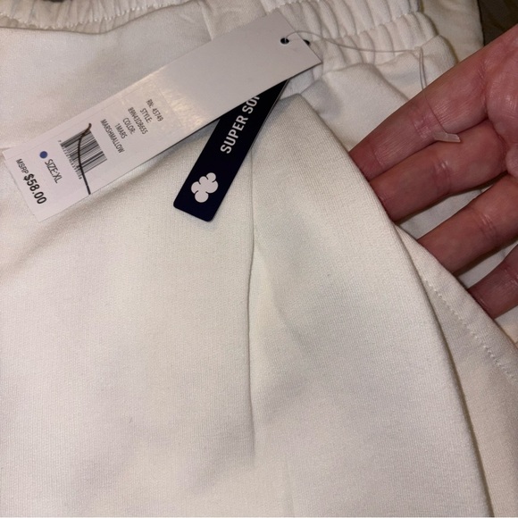 Weekend Routine White Knit Skinny Pants with Elastic Waistband, Pockets NWT - Picture 3 of 5